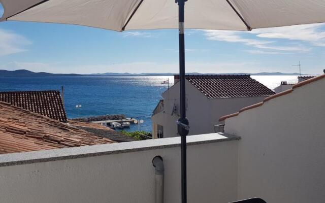 Rustic House Diklo 20m from the sea