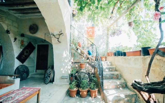 Avlu Cave House