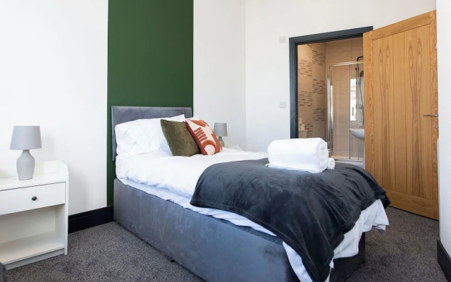 Kings Building- 2 Bed & Bathroom Flats