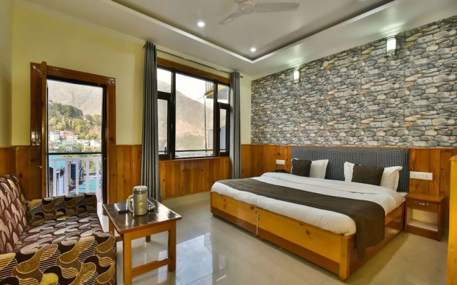 The Posh Hotel near Mall Road with Hassle Free Covered Parking
