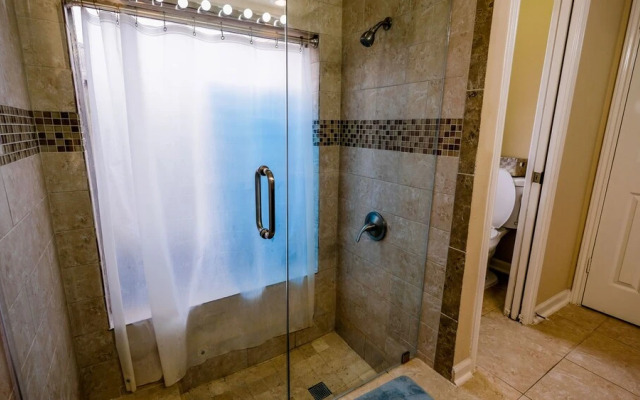 3Bdrm 2.5Bath 6Beds - Pool House