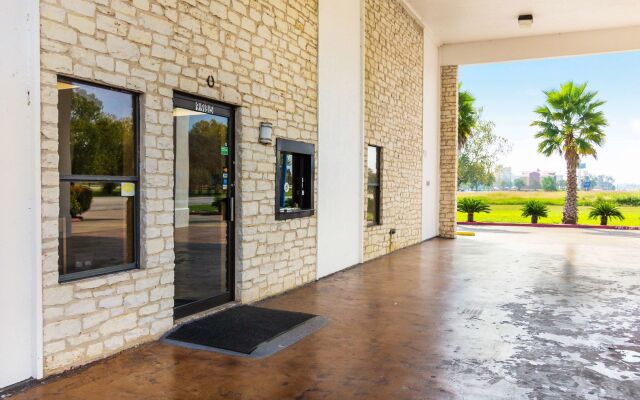 Scottish Inn & Suites