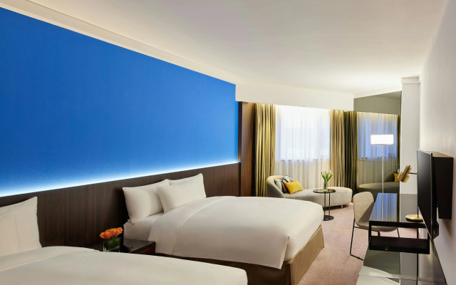 Prince, Marco Polo Hotel