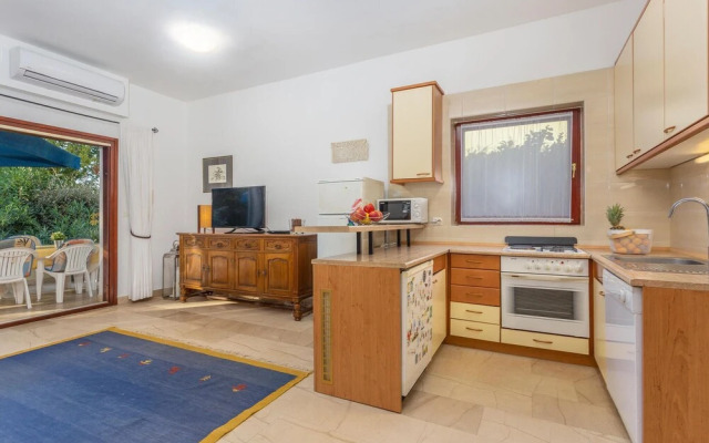 Awesome Home in Njivice With Wifi and 2 Bedrooms