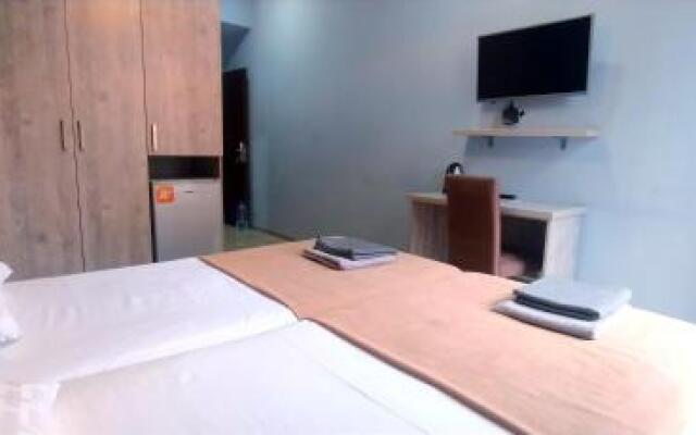3 Rooms on Feristsvaleba