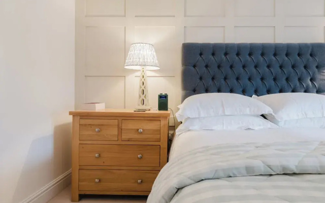 Stylish Retreat with Garden in Tetbury