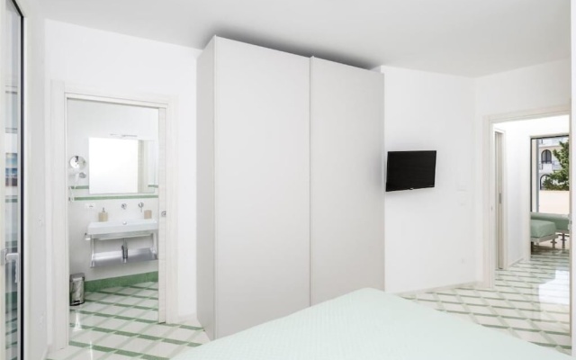 Perle Marine Suite Apartments