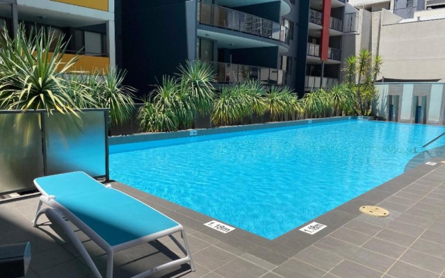 Arena Resort Style Exec Free Netflix Wifi Wine – Pool – Perth