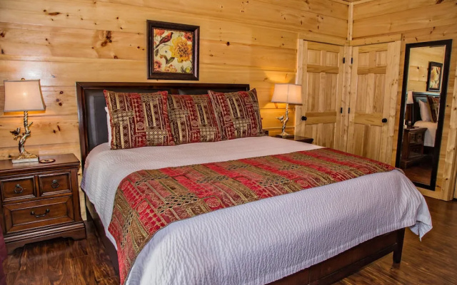 Sycamore Mansion - FourteenBedroom Cabin