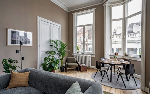 A Place - Schuttershofstraat 1