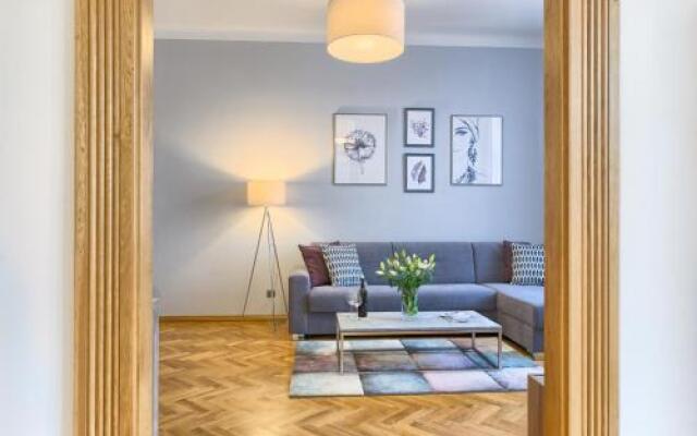 Spacious And Bright Apartment Dusni 13