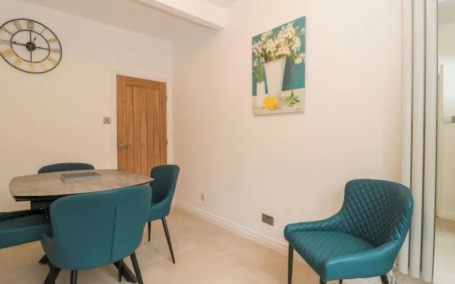4 Noel Court