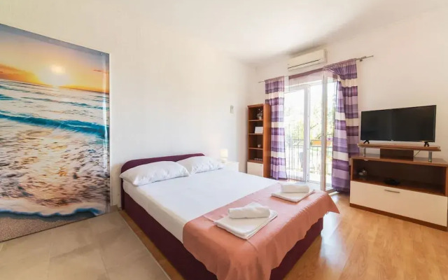 Tranquil and Stylish Apartment Kastel Novi