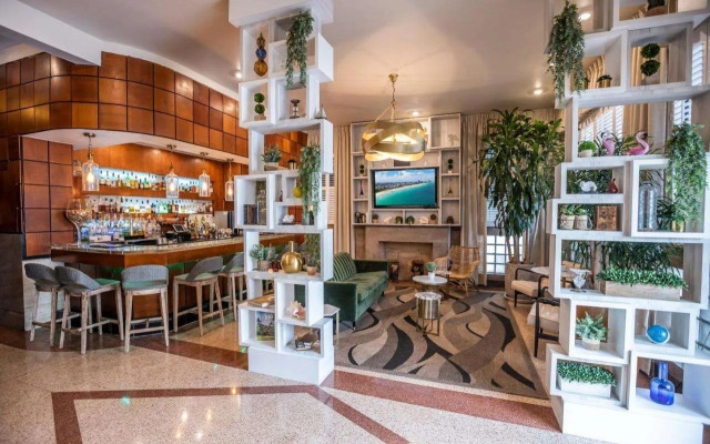 Chesterfield Hotel & Suites