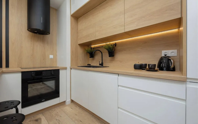 Apartment With Parking by Renters