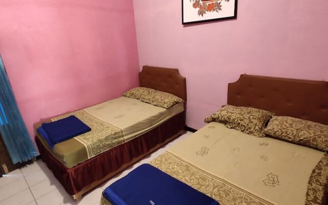 Joglo Family Hotel & Homestay