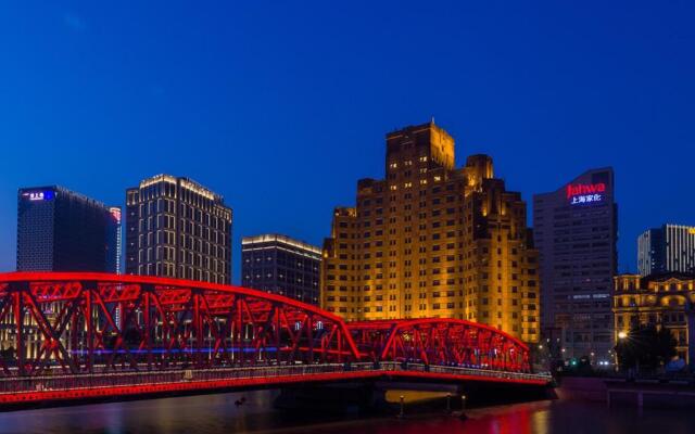 Broadway Mansions Hotel - On the Bund