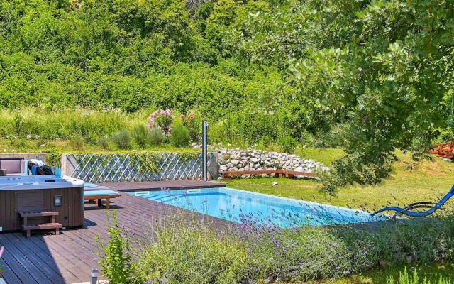 Modern Villa in Icici with  Swimming Pool and Jacuzzi