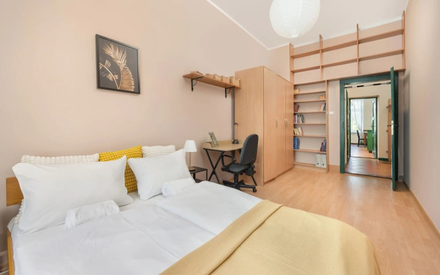 Wroclaw Apartment With Desk by Renters