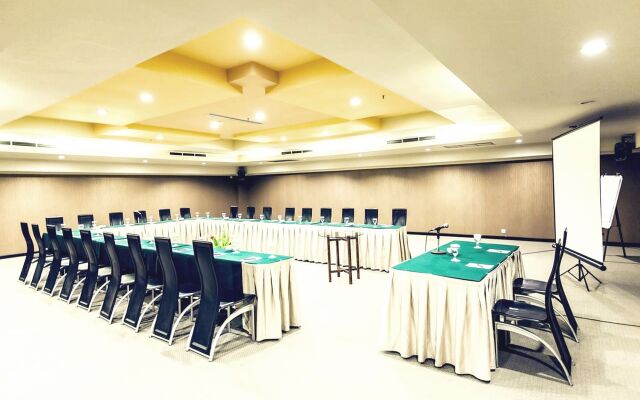 Orchardz Hotel Industri