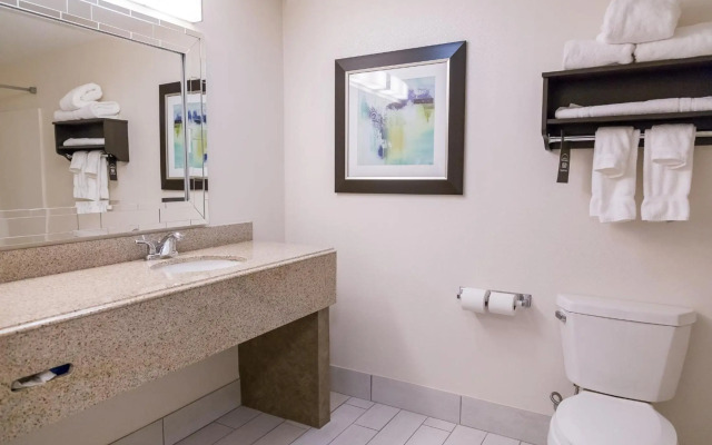 Holiday Inn & Suites Syracuse Airport - Liverpool by IHG