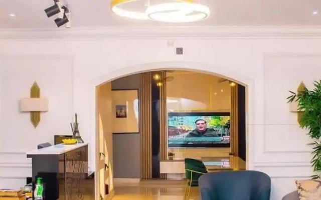 Montcrest Hotel & Lounge