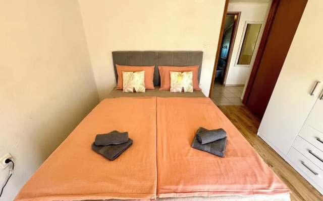 Apartment Lora 1