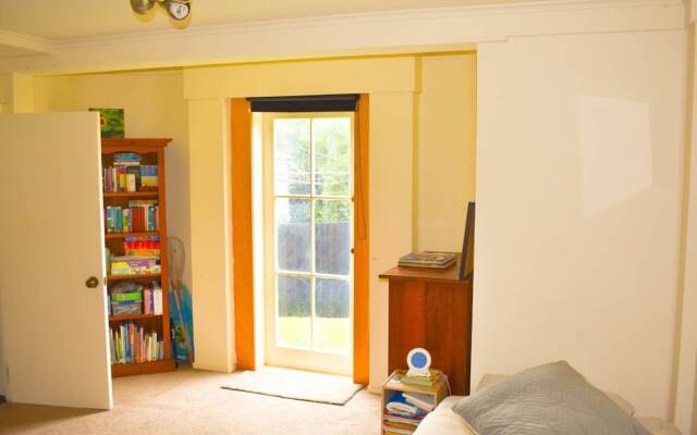 Welcoming 4 Bedroom Family Home in Meadowbank