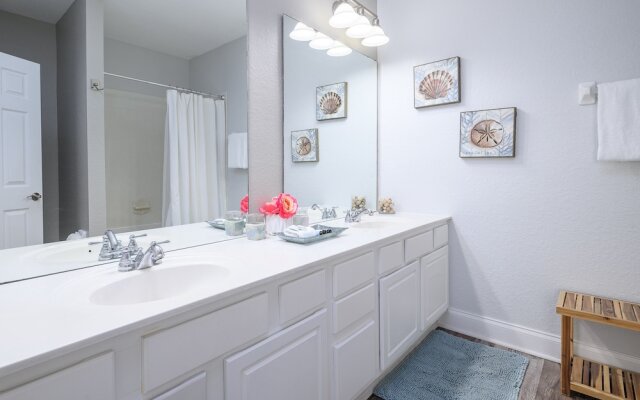 Casa Bella Townhome 3 Bedroom Condo by RedAwning