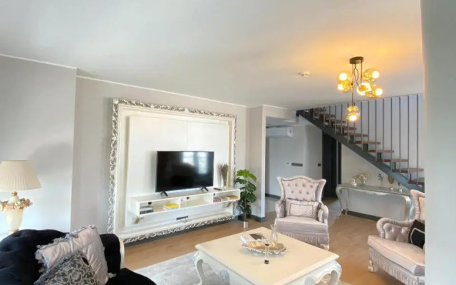 Luxury Duplex with Terrace Apartment by Siena Suites