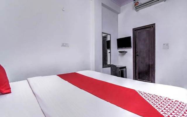 OYO 22321 Nitin Palace Guest House