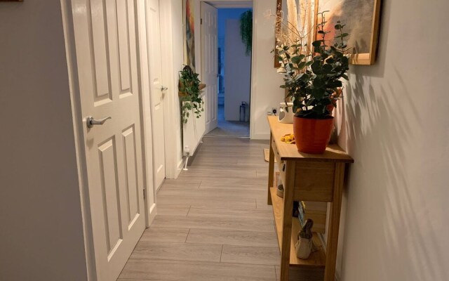 Impeccable 3-bed Bungalow Near Launceston