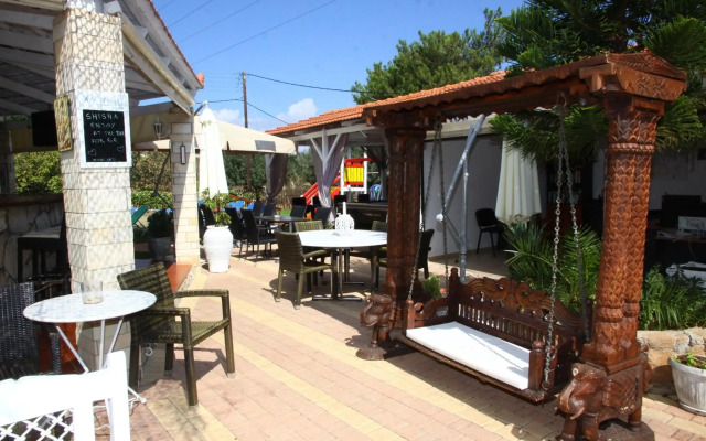Nikos Apartments