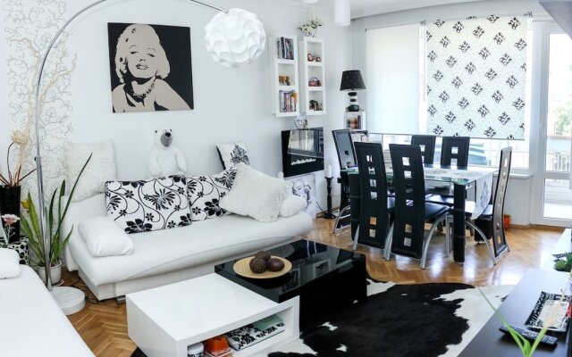 FM Economy 2-BDR Apartment - Joy Family - Varna