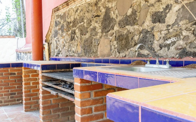 Spacious Cuernavaca House Pool Grill
