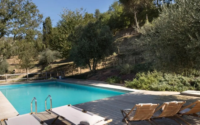 Farmhouse in Tuscany With Pool Near Montecastello