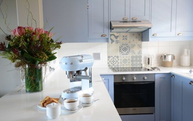 dk villas 1 Harbour View Hout Bay