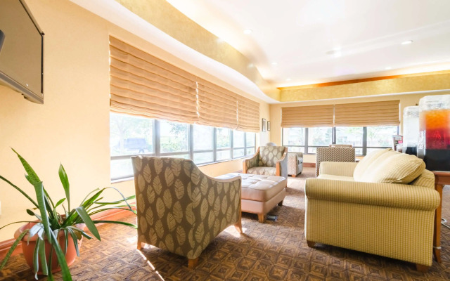 Comfort Suites Salina South