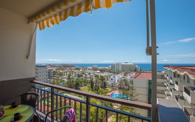 1020. Apartment with Fabulous View of las Americas!