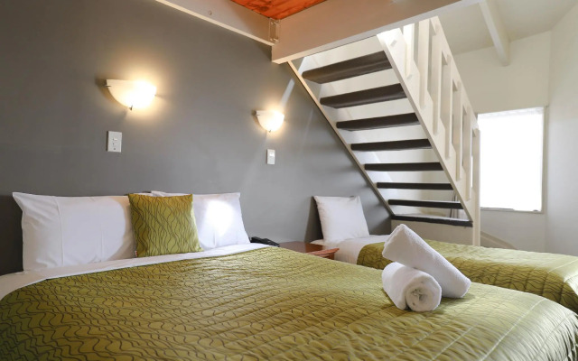 Airport Manor Inn