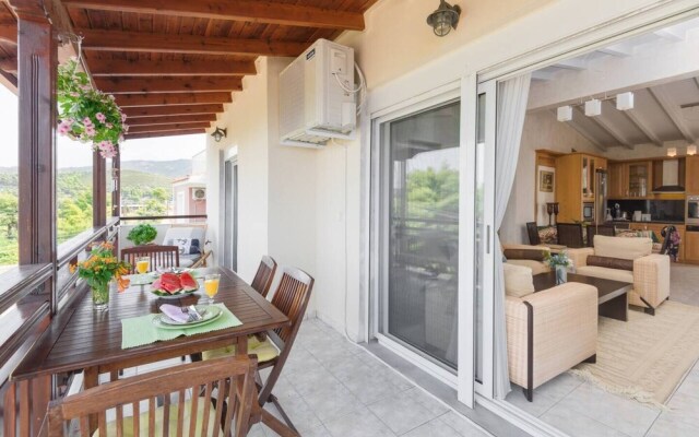 Beautiful and Modern Apartment in Neos Marmaras