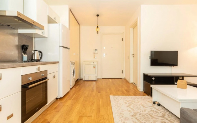 Central Studio Flat With Shared Pool in Sisli