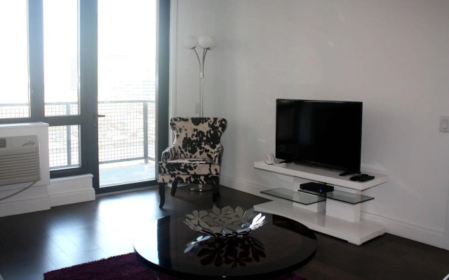 Dharma Home Suites JC at the Arts District