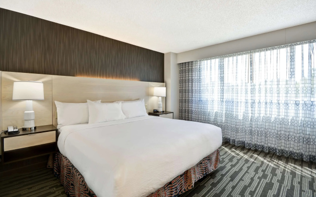 Отель Embassy Suites by Hilton Charlotte