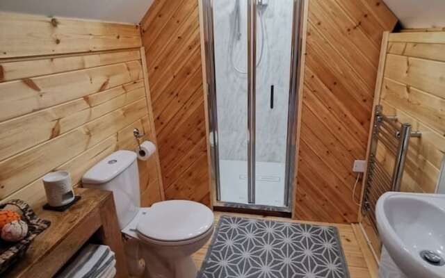 Charming 1 Bed Cabin In Gaerwen