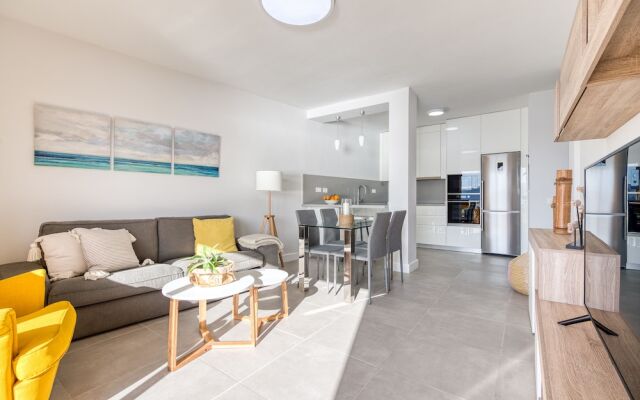 Bright Beachfront Apartment