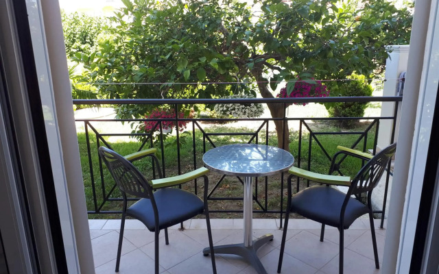 Metaxa Apartments