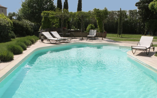 Le Mas au Portail Bleu