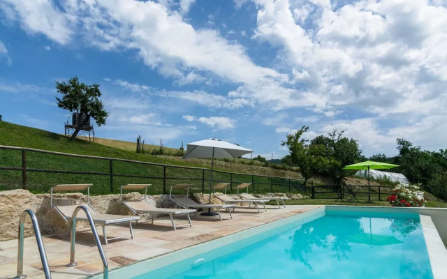 Pretty Farmhouse With Pool