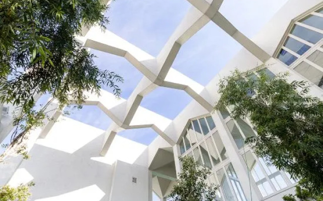 Una Service Apartment - Fivesenses